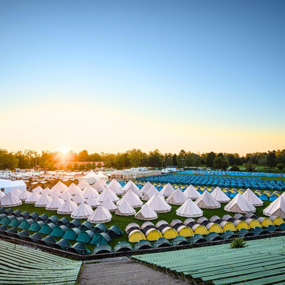Oktoberfest Wiesn Camp Lodge Мюнхен Экстерьер фото