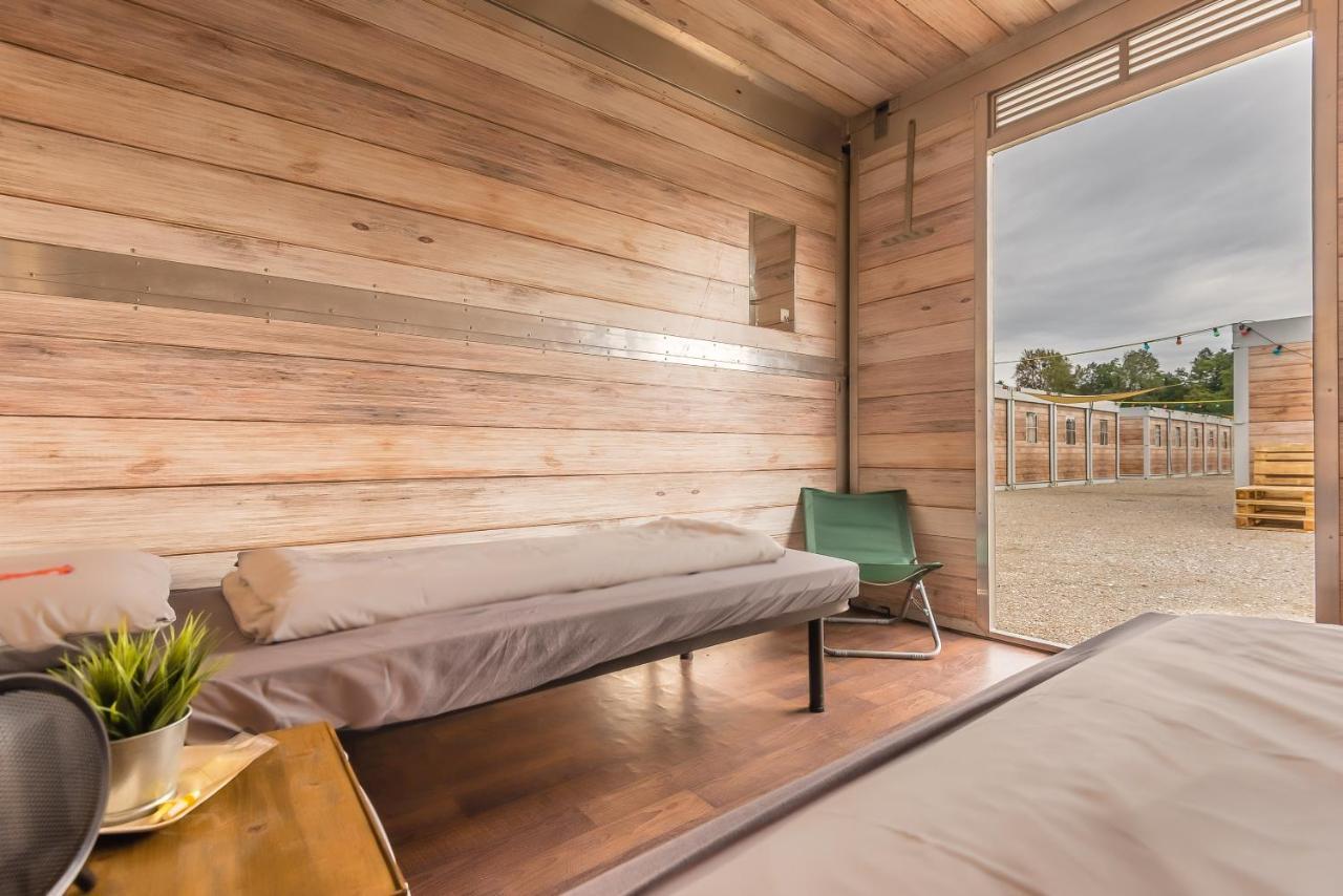 Oktoberfest Wiesn Camp Lodge Мюнхен Экстерьер фото