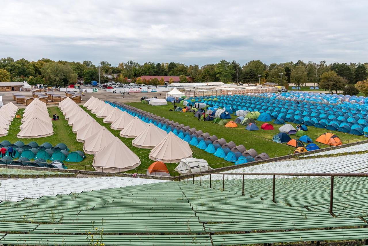 Oktoberfest Wiesn Camp Lodge Мюнхен Экстерьер фото
