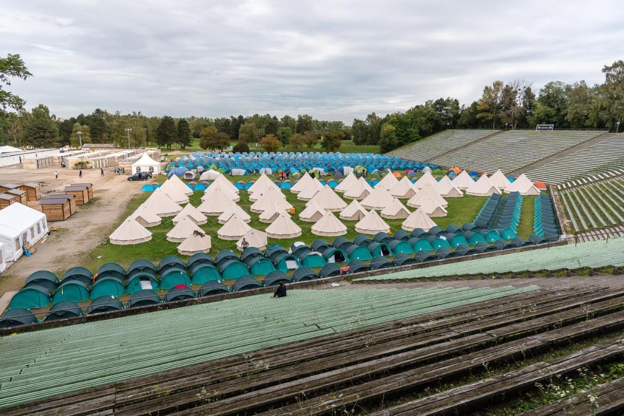 Oktoberfest Wiesn Camp Lodge Мюнхен Экстерьер фото